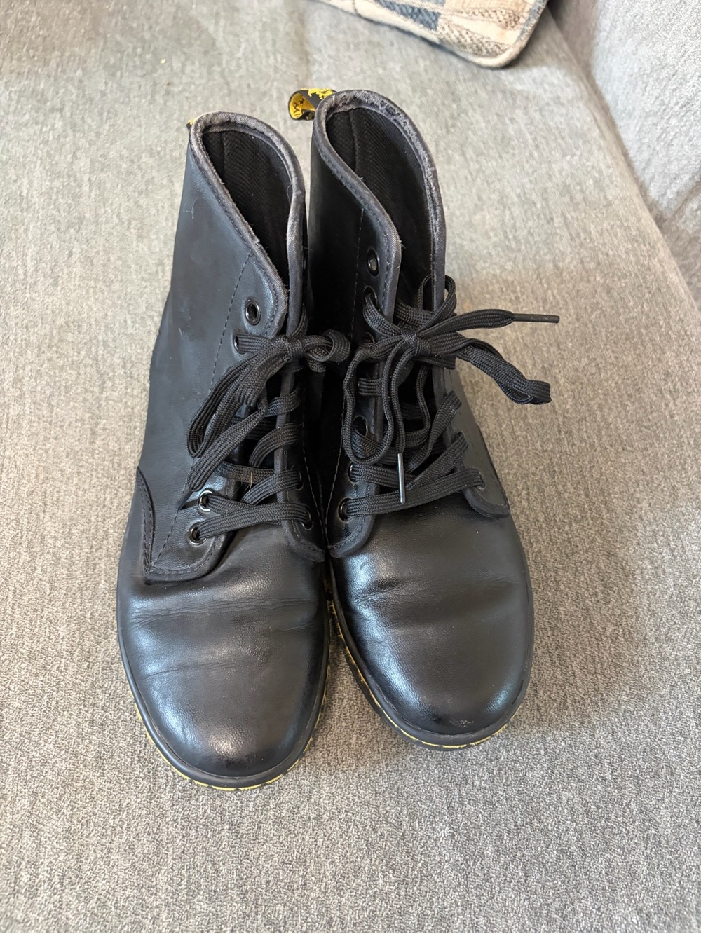 Dr. Martens Shoreditch Women’s Size 6 Black Leather Lace-Up Ankle Boots